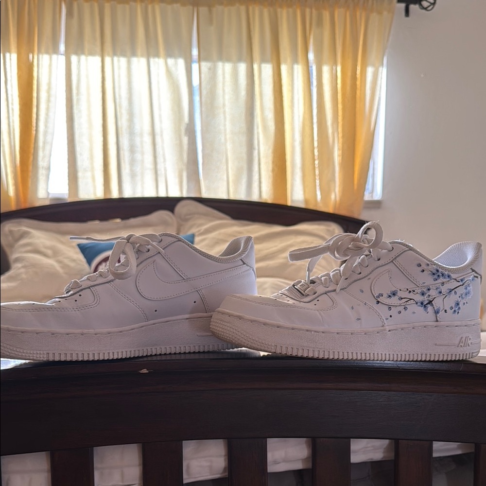 White Nike Air Force 1